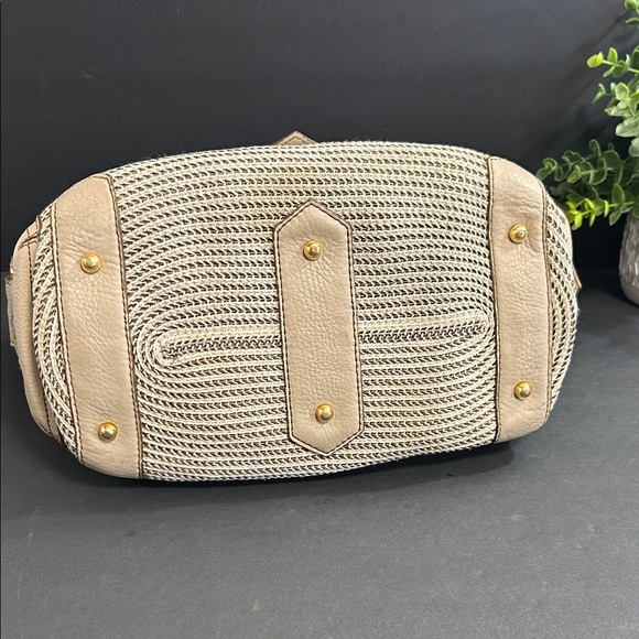 Eric Javits Tan and Cream Shoulder Bag - Picture 11 of 17